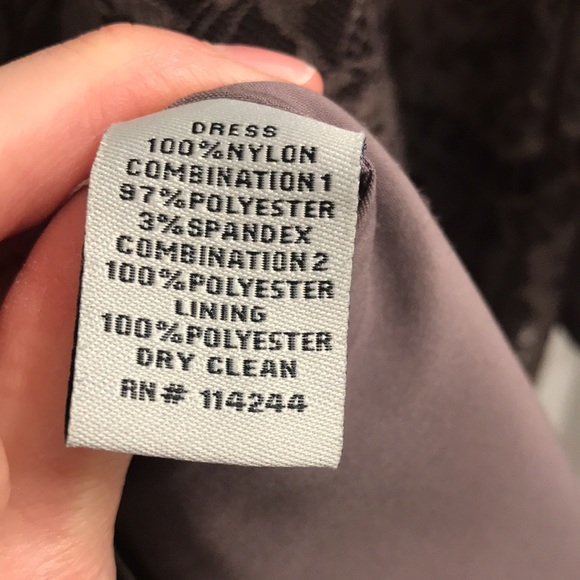 Lace dress - Picture 7 of 8